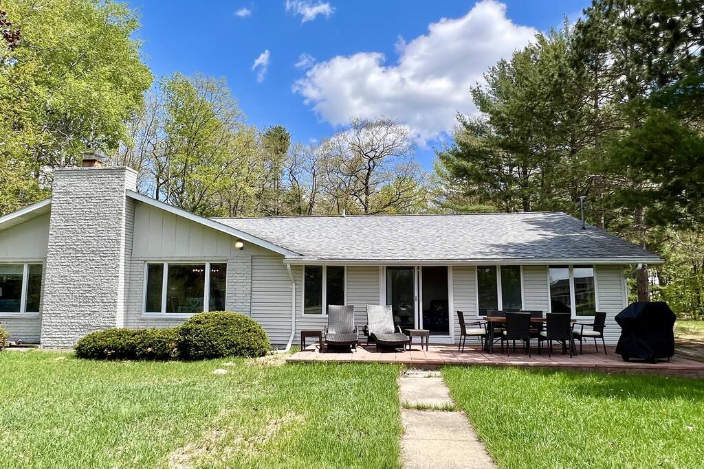 Sunshine Cove — Lewiston, MI — vacation rental