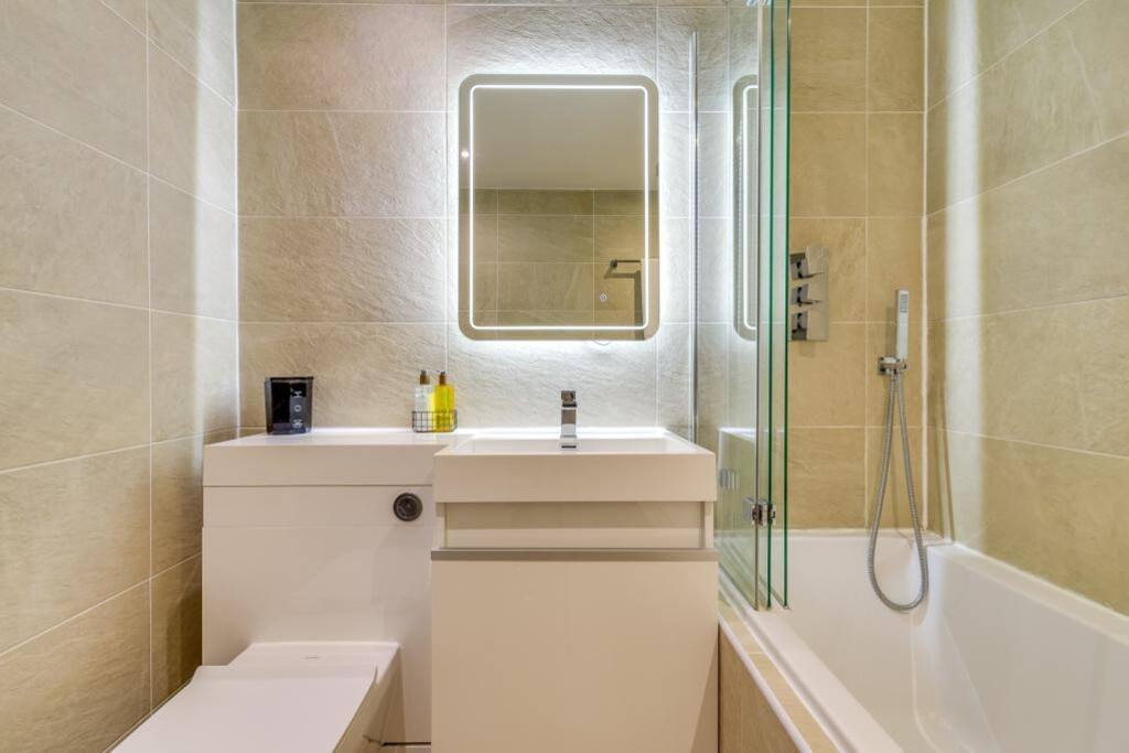 View Stylish Garden Flat in Central Glasgow in Saint Vincent Crescent 67 G3 Stylish Garden Flat in Central Glasgow in Saint Vincent Crescent 67 G3 - Property image 11 - VivreStays