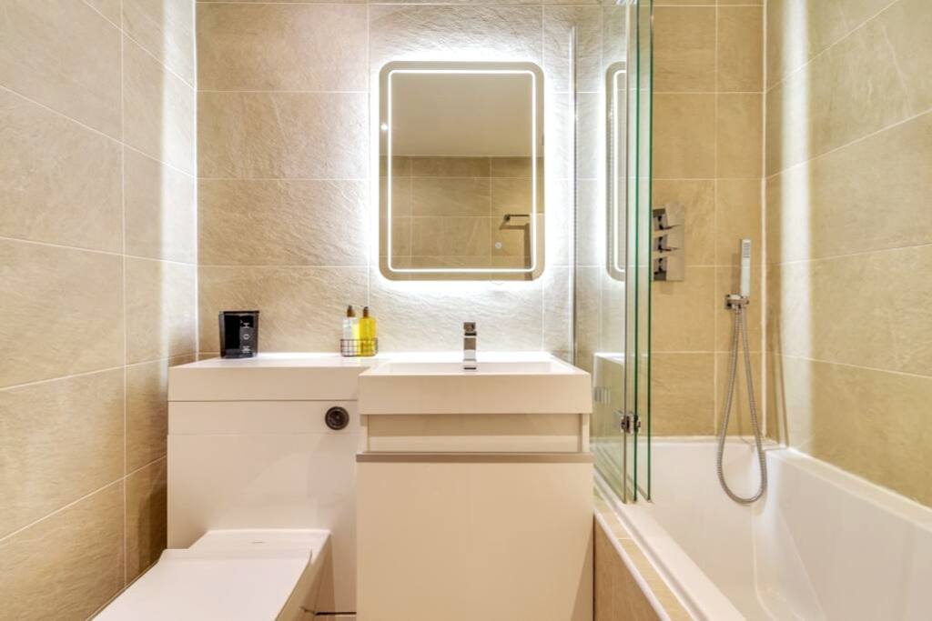 View Stylish Garden Flat in Central Glasgow in Saint Vincent Crescent 67 G3 Stylish Garden Flat in Central Glasgow in Saint Vincent Crescent 67 G3 - Property image 5 - VivreStays