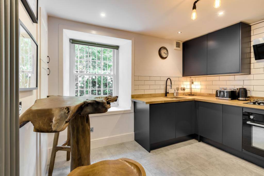 View Stylish Garden Flat in Central Glasgow in Saint Vincent Crescent 67 G3 Stylish Garden Flat in Central Glasgow in Saint Vincent Crescent 67 G3 - Property image 6 - VivreStays