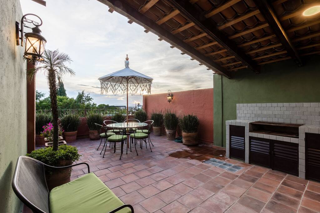 Outdoor Kitchen and Dining on the Rooftop