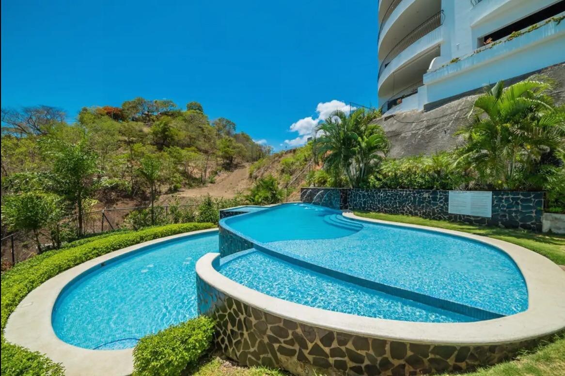 Ocean-Views, Infinity Pools & Private Veranda — Playa Flamingo, Provincia de Guanacaste — vacation rental