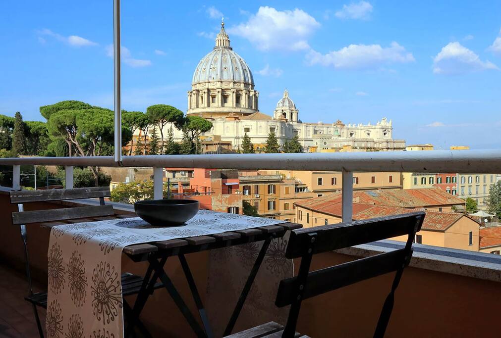 Saint Peter's Bright Apartment by Romeloft — Rome — vacation rental