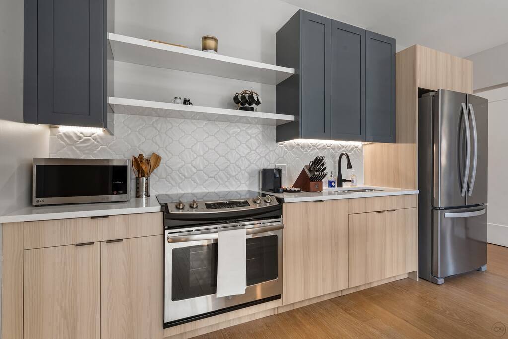 Cloud9 | Gold Coast Historic District | The Lloyd interior 4