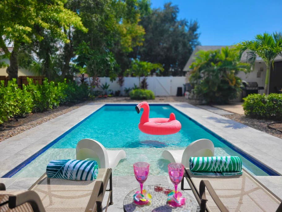 667 NEW Heated Pool w Sun Shelf · Blocks2Beach — Naples, FL — vacation rental
