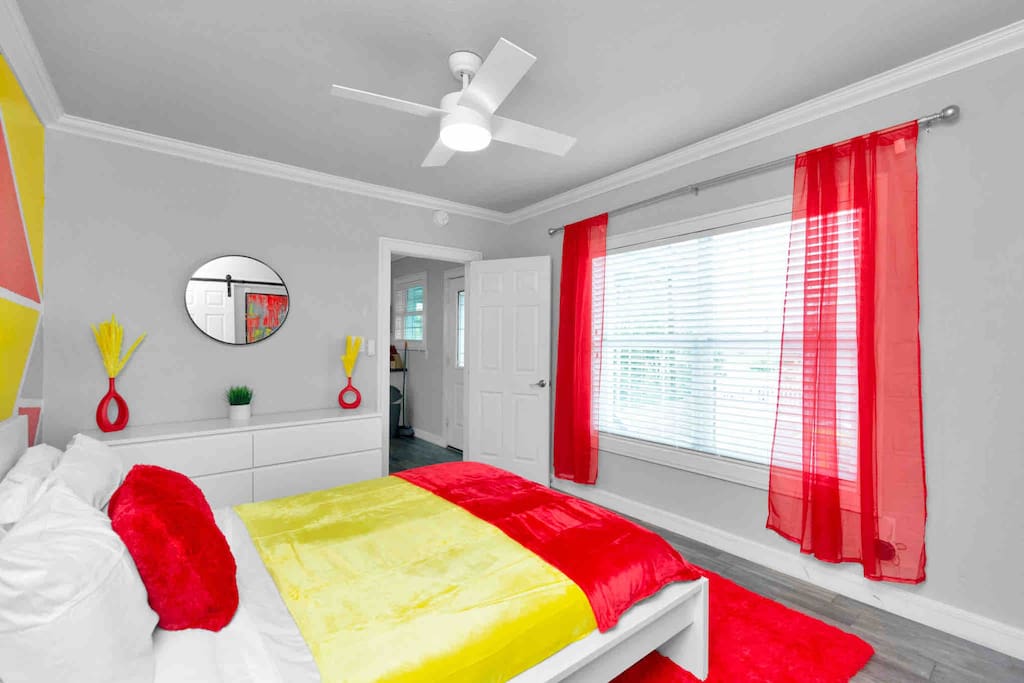 Stylish Houston Townhome with Private Deck 4