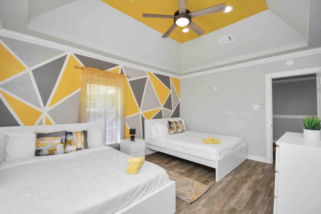 Stylish Oasis in Central Houston 2