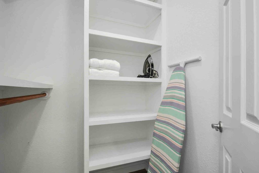 Stylish Oasis in Central Houston 6