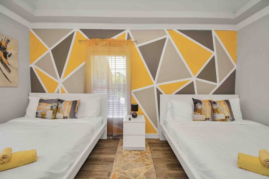 Stylish Oasis in Central Houston 4