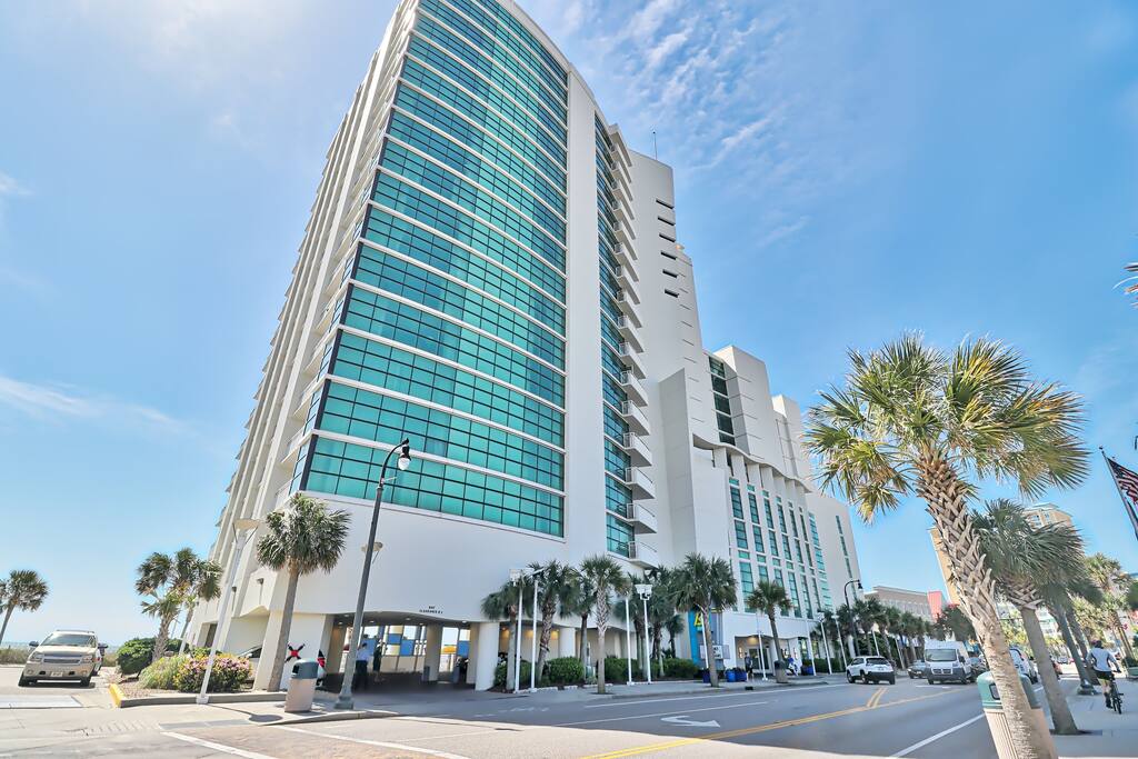 Oceanfront Views with Lazy River Hot Tubs Pools | Photo 11