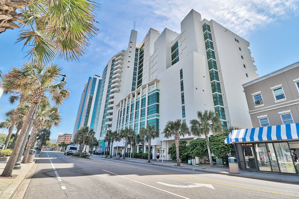 Oceanfront Views with Lazy River Hot Tubs Pools | Photo 12