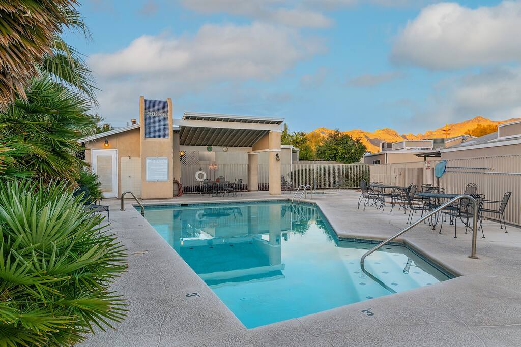 Casas Adobes Townhouse | Community Pool & Hot Tub — Tucson, AZ — vacation rental
