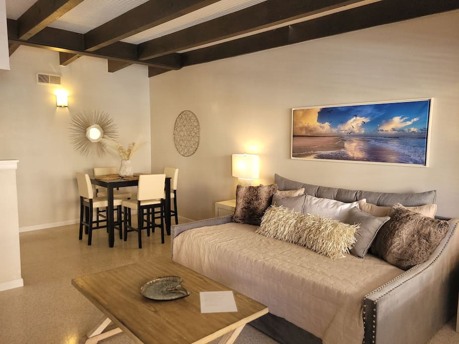 CWB Retreats at Baymont Lofts - Loft D — Clearwater, FL — vacation rental