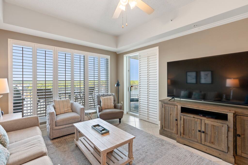 Wharf 703|Waterfront View|2 bedroom|Pool|sleeps 8! — Orange Beach, AL — vacation rental