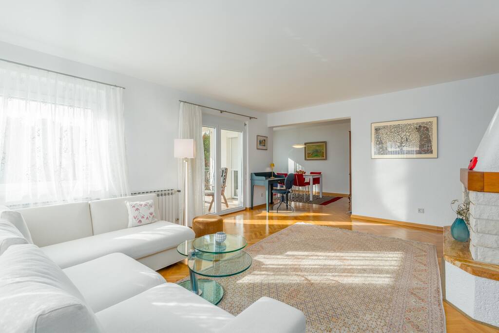 Elegant 2-bedroom apartment with balcony in Rovinj — Rovinj, Istarska županija — vacation rental