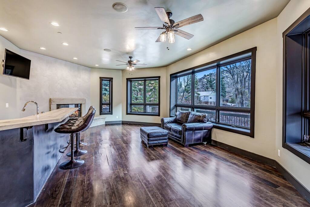 Relaxed sitting area w/ hardwood floors and a bright, airy feel.