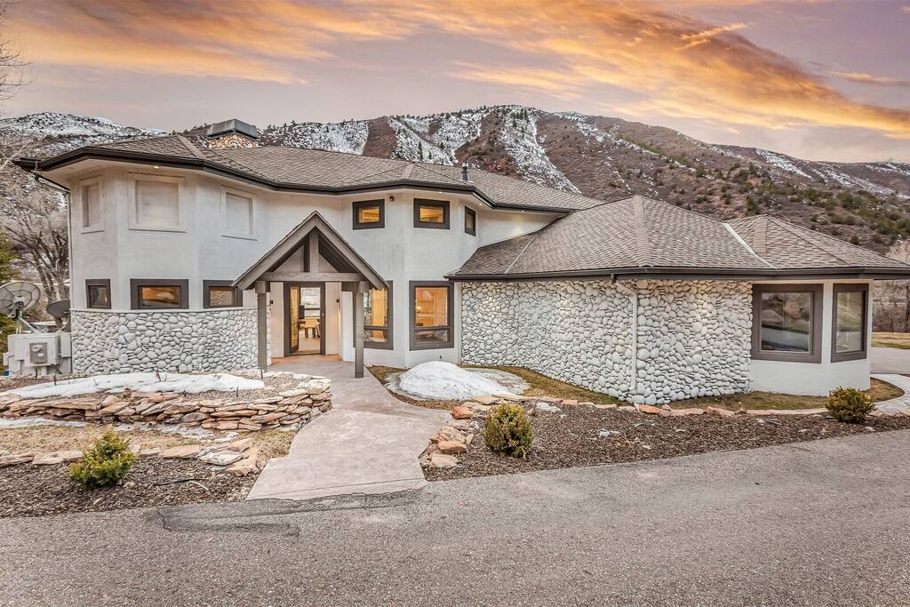 Snow-dusted exterior showcasing the home’s inviting mountain style.