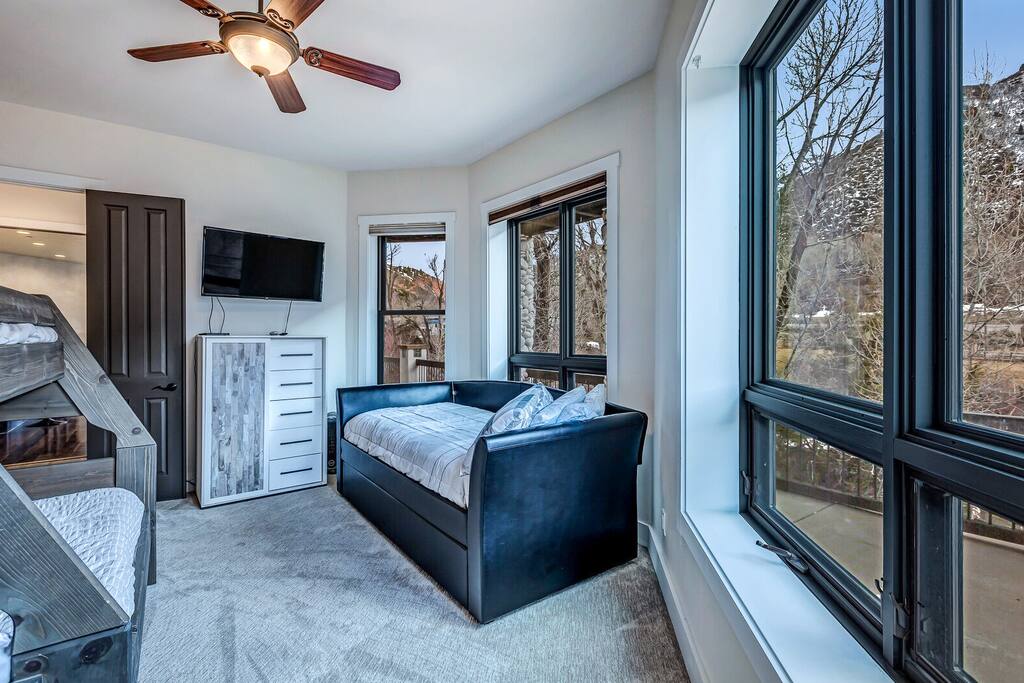 Secondary living space w/ plush seating and a welcoming, laid-back feel.