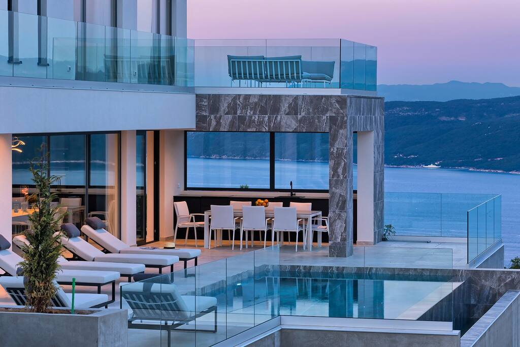 Villa Ateneum with sea view, jacuzzi&infinity pool — Ripenda Kosi, Istria County — vacation rental