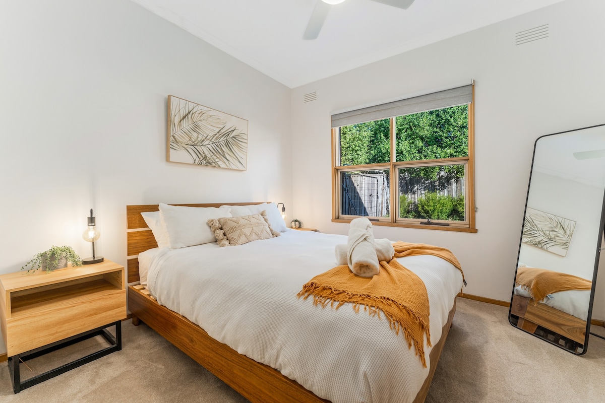 Cozy Newtown 2 bedroom unit — Newtown, Victoria — vacation rental