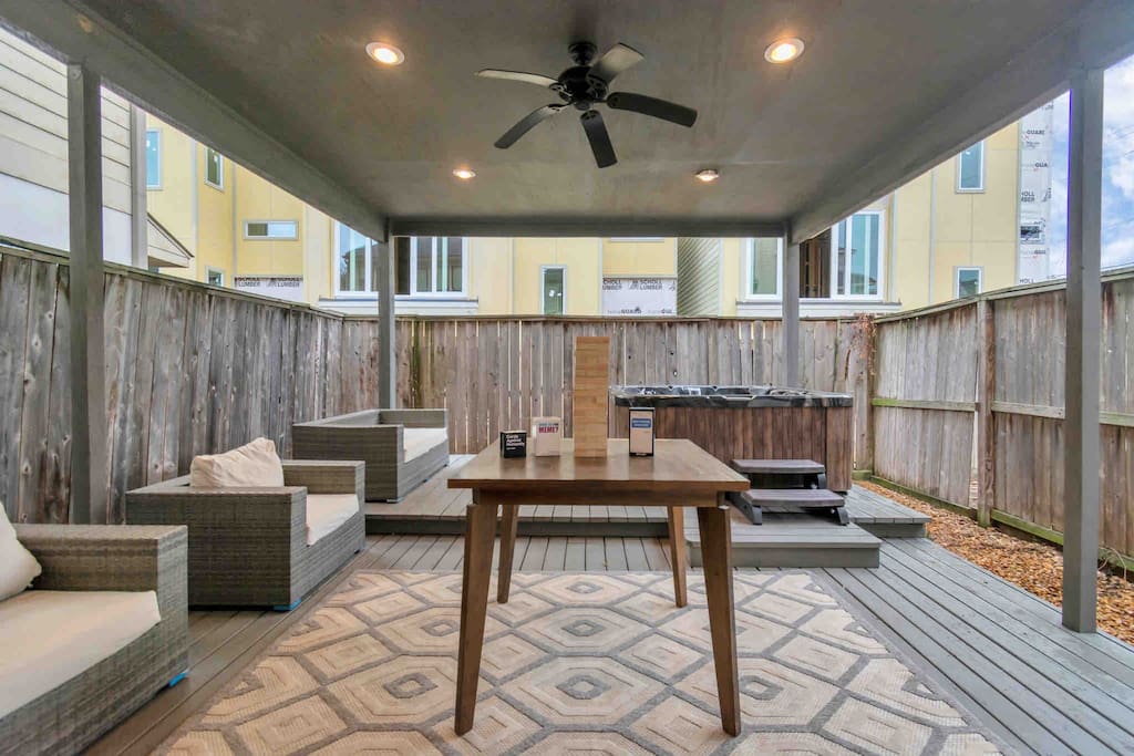 Spacious Townhome with Hot Tub in Houston 3