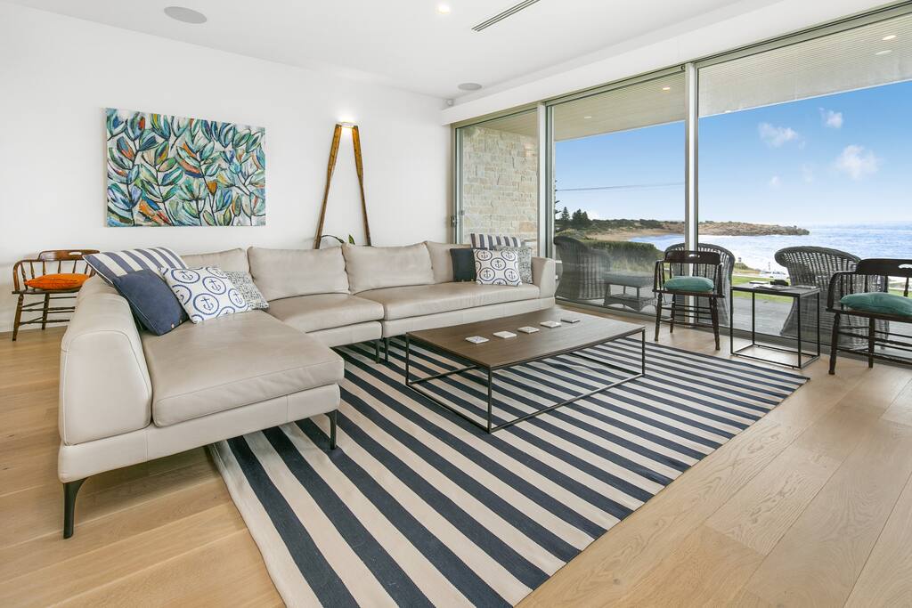 Strangeways Stays! -Slps 10, 4 Bdrm, Oceanview