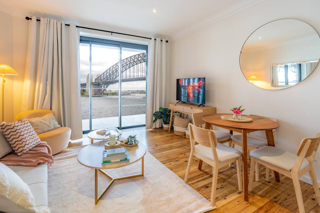 Best Harbour Views & location in Sydney! — Kirribilli, New South Wales — vacation rental