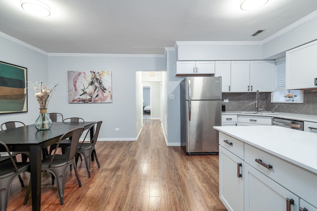 Relaxing Space With Fully Stocked Kitchen - Stunning Spacious Penthouse - Chicago, IL