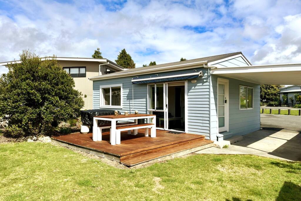 Pohara's Seaside Chalet - Cosy Beach Stay