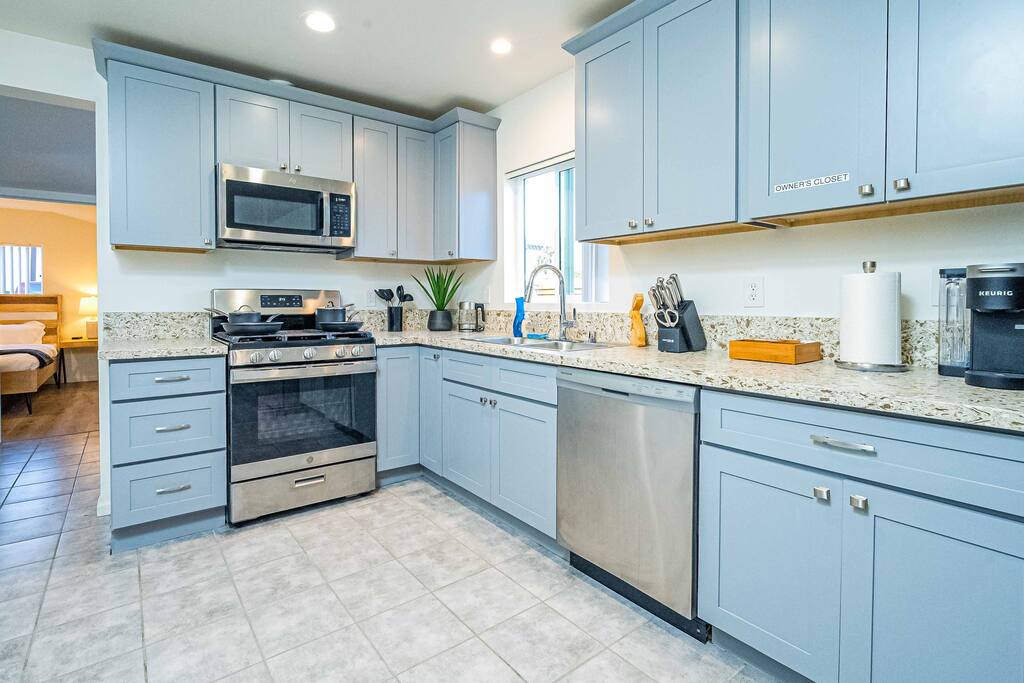 1201 E Route 66, Glendora 2 BR Furnished Home photo 4