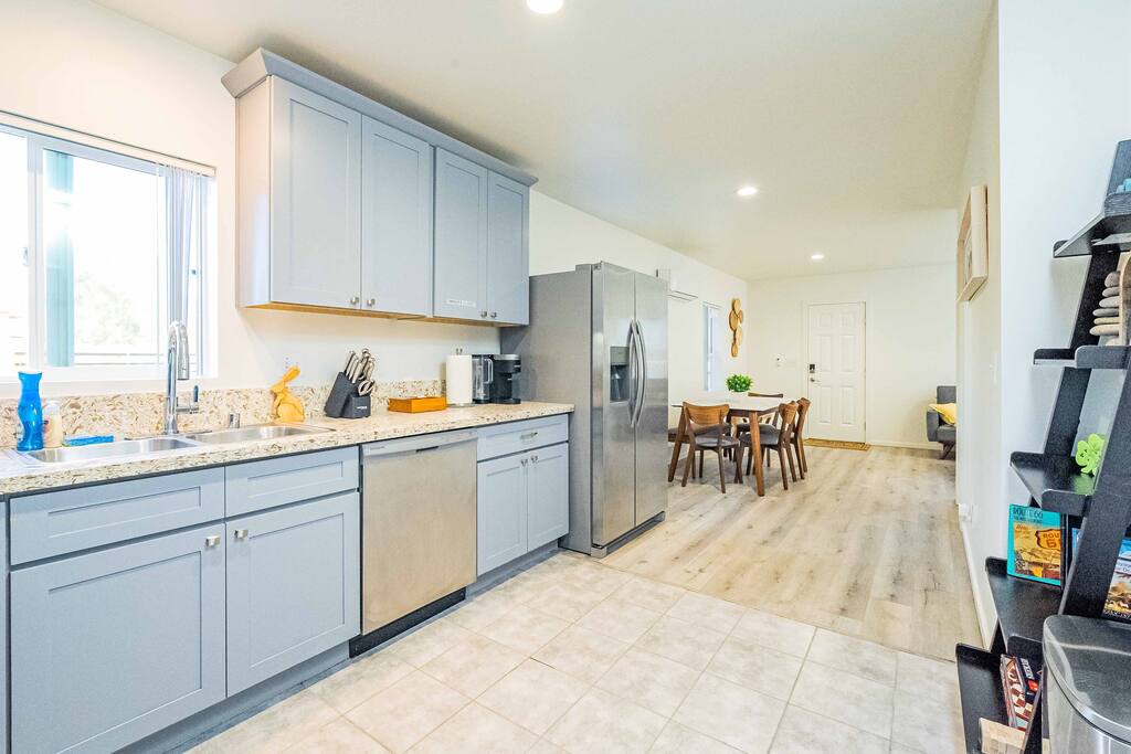 1201 E Route 66, Glendora 2 BR Furnished Home photo 3