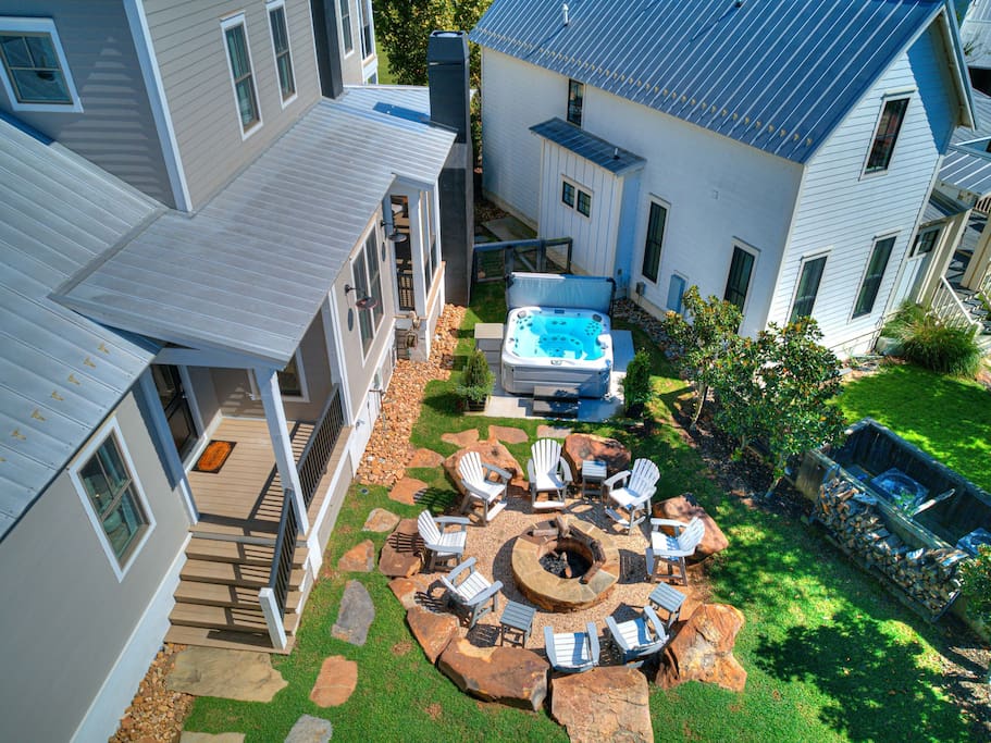 Firefly Park Home with Private Hot Tub! — Carlton Landing, OK — vacation rental
