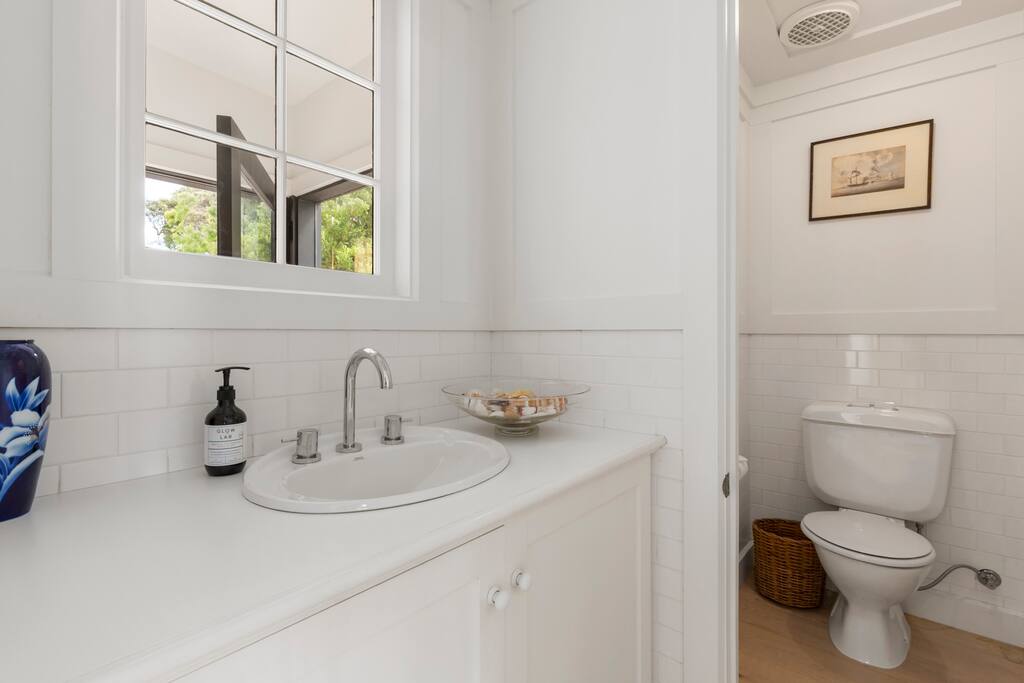 Clifftop Sorrento, Spa, Tennis Court and Bay Views Holiday Shacks