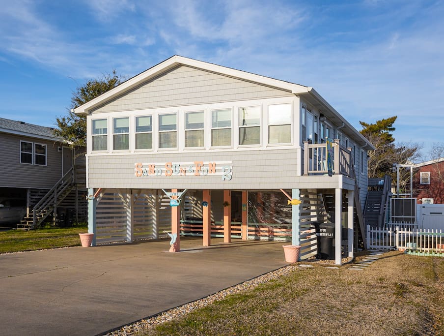 3min Walk to Beach! Hot tub, Yard & Near Shops — Kill Devil Hills, NC — vacation rental