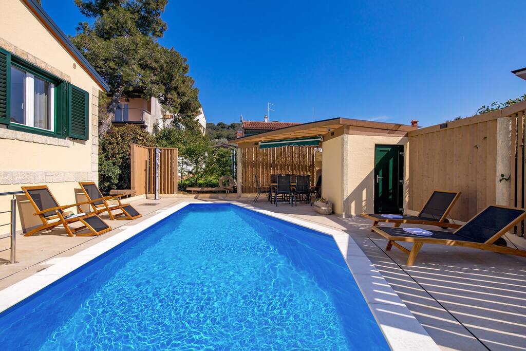 Villa Ivona with heated pool in Rovinj — Rovinj, Istarska županija — vacation rental
