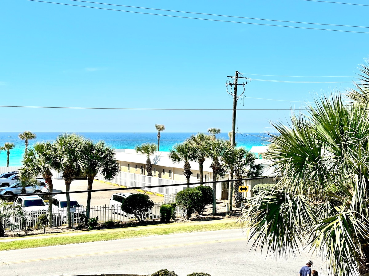 Corner of Paradise-Hot Tub & Heated Pool-BeachView — Destin, FL — vacation rental