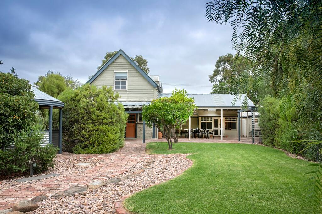 Willunga Cottage- Sleeps 6, Pool