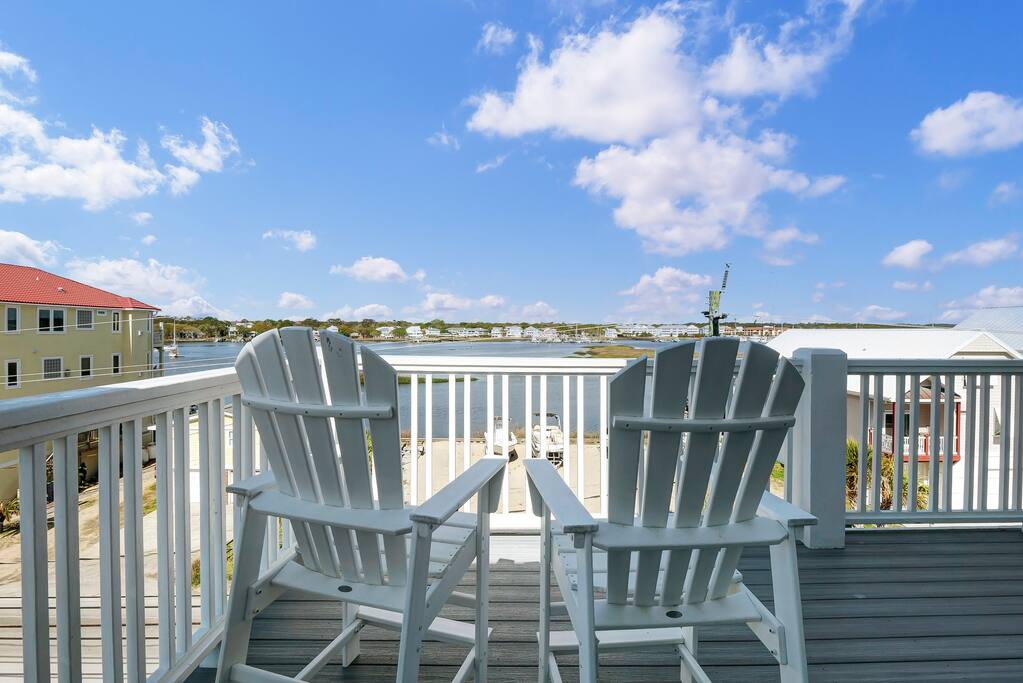 Whalecome to the beach-elevator — Carolina Beach, NC — vacation rental