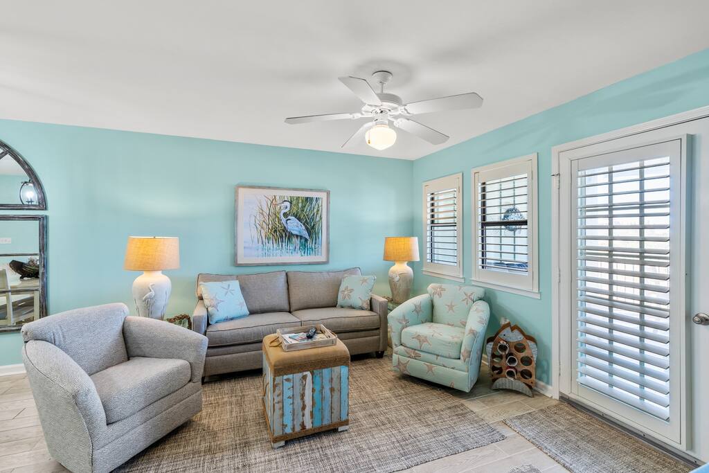 Waterfront Views|Boat Slips|Beach access|Sleeps 6! — Orange Beach, AL — vacation rental