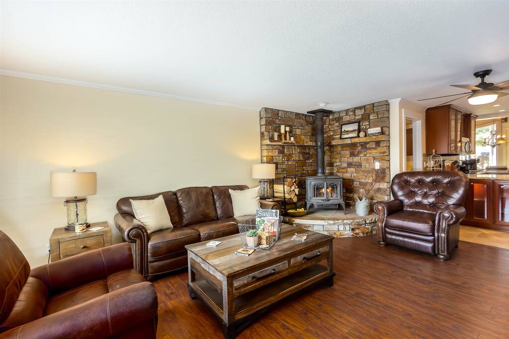 Dog-Friendly Midtown Bend Home w/ Fenced Yard — Bend, OR — vacation rental