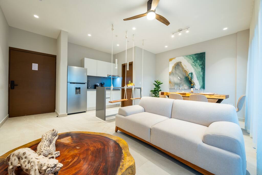 KIPPAL: 2BR/2Bath with Private Balcony