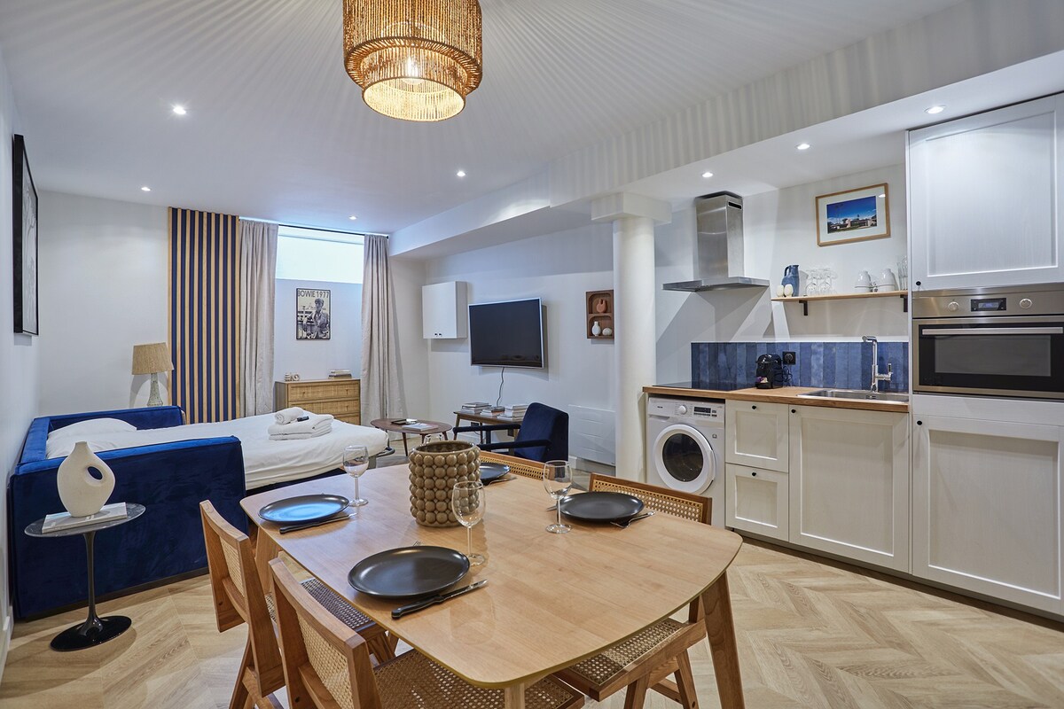 Charming & Modern Duplex Apartment Center of Paris — Paris, Île-de-France — vacation rental