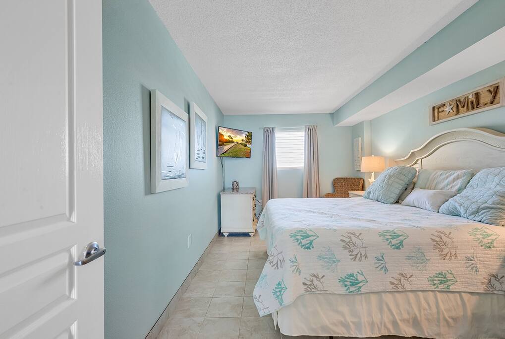 Spacious Oceanfront Condo Bay Watch 1138 | Photo 3