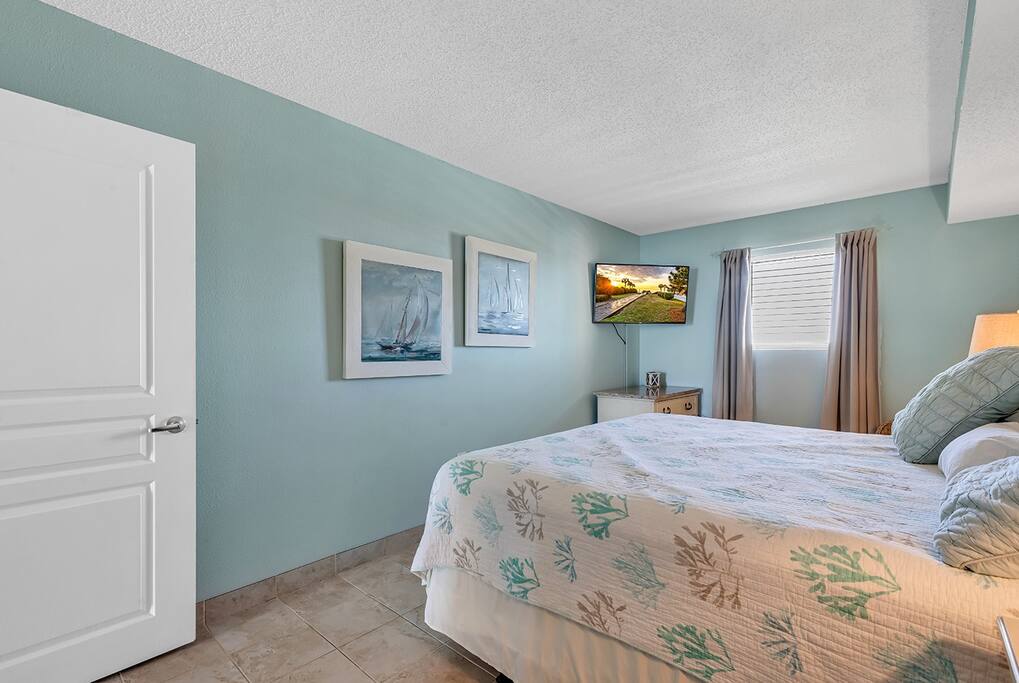 Spacious Oceanfront Condo Bay Watch 1138 | Photo 6
