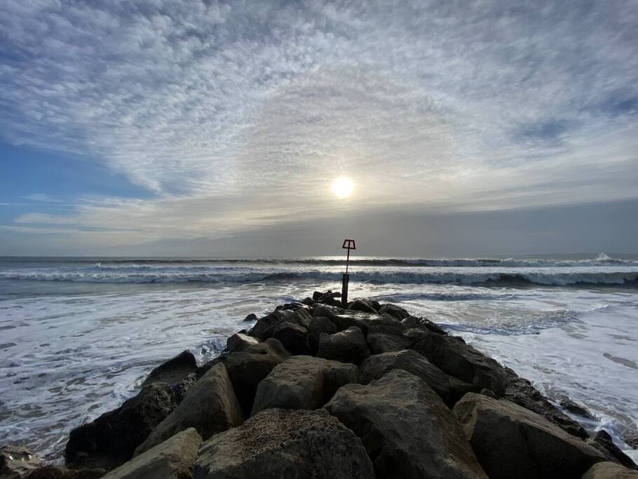 Cozy Double Room at The Shore - Photo 17