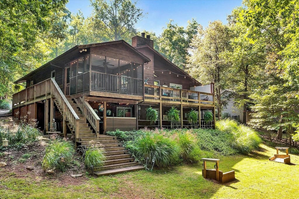 Lakefront Paradise: Hot Tub, Game Rm, Kayaks, Dock