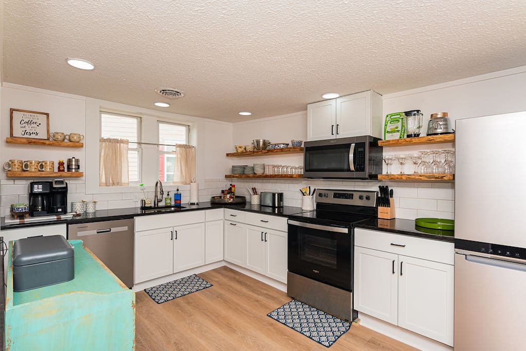 "The Hive"-Downtown Berlin, 4 BR, Sleeps 8, 2 Bath — Berlin, MD — vacation rental