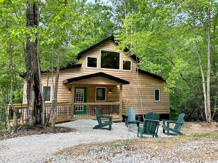 The Ascender | Hot tub | Fire Pit | 1st Floor BRs — Slade, KY — vacation rental