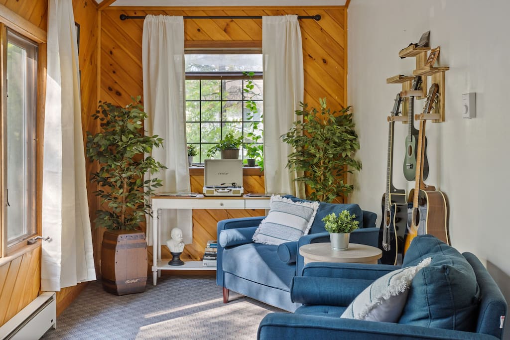 Mountain Oasis: Hot Tub, Arcade & Music Room