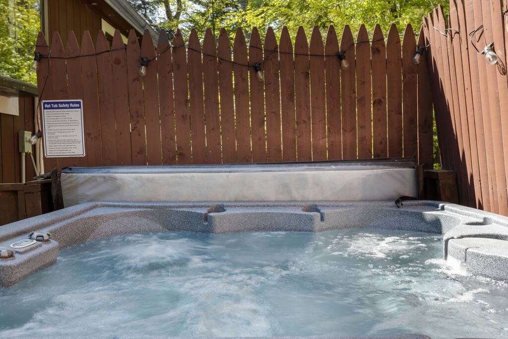 Private Hot Tub with Wooden Privacy Fence
Slip into the steamy hot tub surrounded by fencing and trees for a truly relaxing and secluded soak.